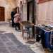 ...chi li ha sistemati accanto allingresso e ...